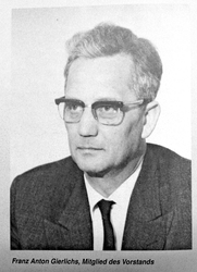 Die neue Gierlichsstraße ist benannt nach Franz Anton Gierlichs, der bis 1975 Direktor im Vorstand der Dynamit AG, später der Dynamit Nobel AG war.